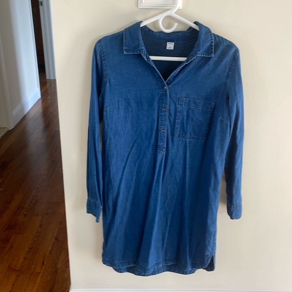 Old Navy, long sleeve Blouse style dress in size small 100% cotton, Light denim